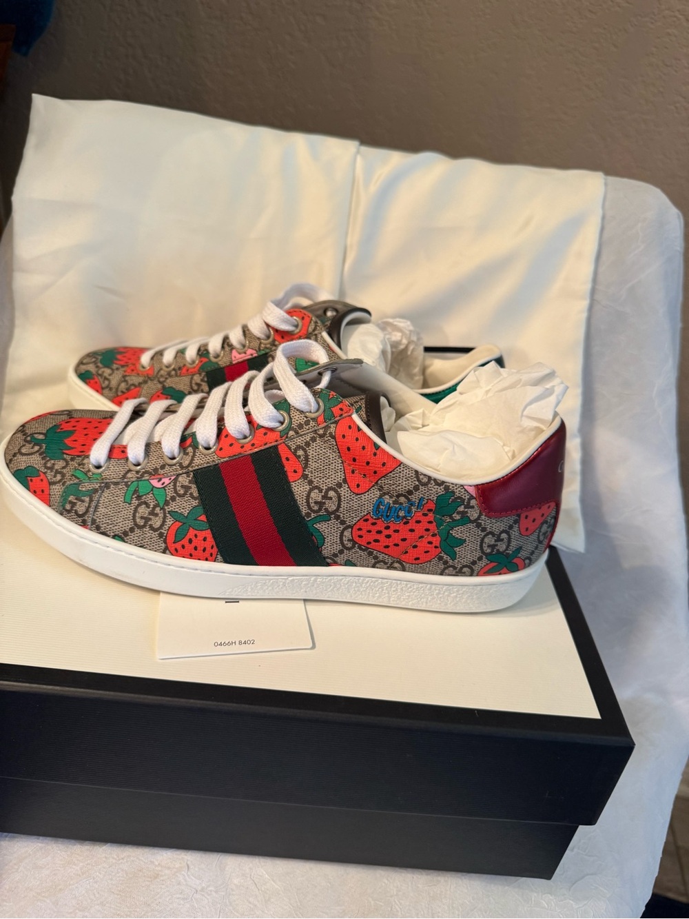 Authentic Gucci sneakers - Picture 2 of 5